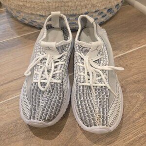 Danskin  Women's Lace Up Patterned Sneakers